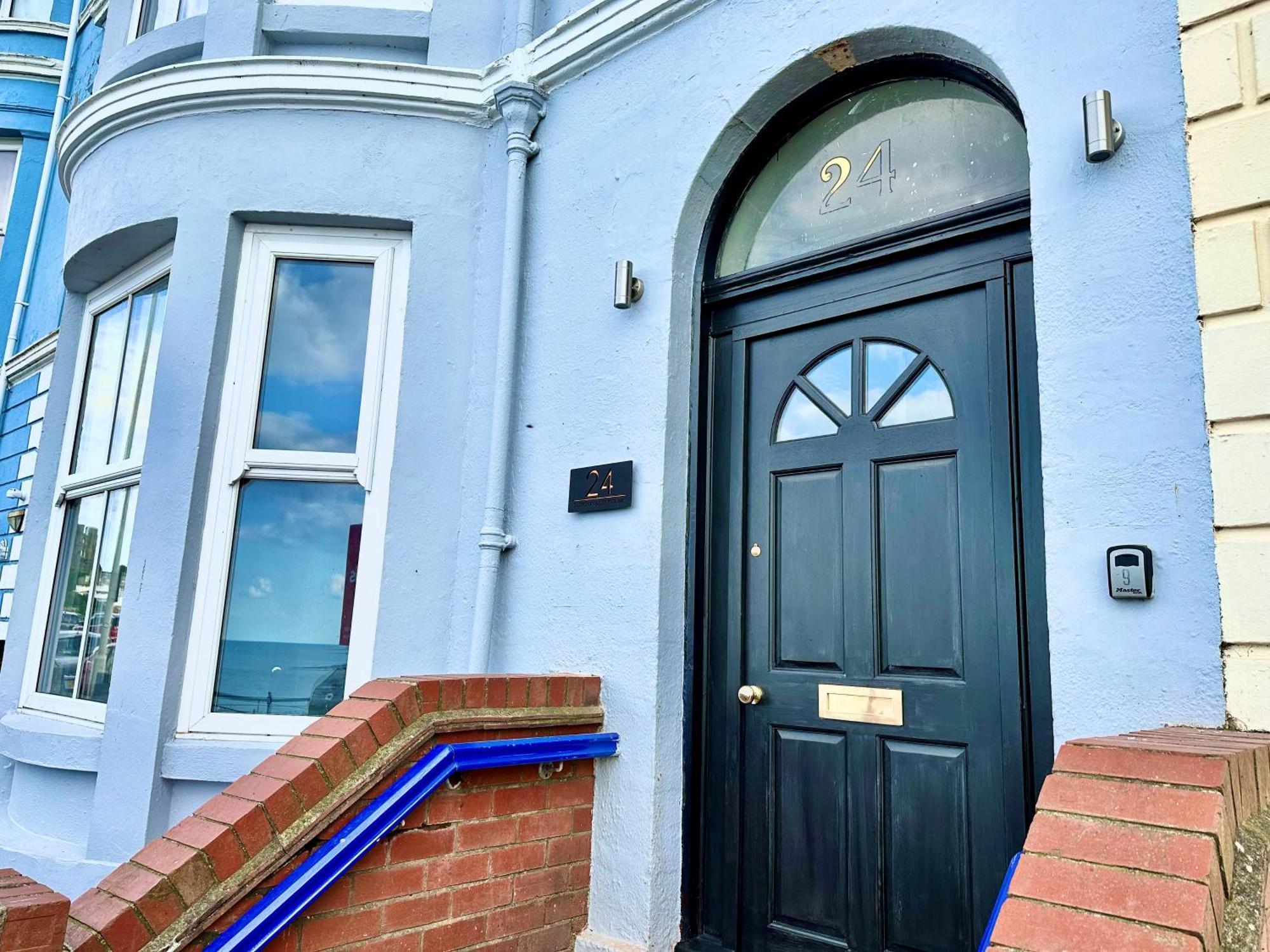 The Seaview Lookout - With Free Parking Apartment